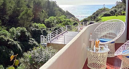 Exquisit eingerichtetes Haus am Meer, in einzigartiger grüner Oase gelegen