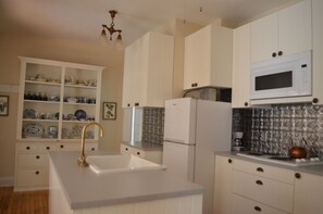 冷蔵庫、電子レンジ、コンロ、食器洗い機