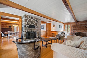 Smart TV, fireplace, DVD player, stereo