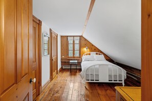 3 bedrooms, desk, iron/ironing board, WiFi