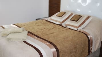 4 bedrooms, desk, iron/ironing board, travel crib