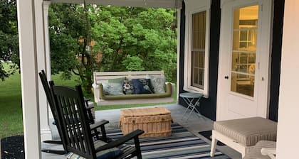 Discounted July 8-16: Waterfront Farmhouse On Cayuga Lake