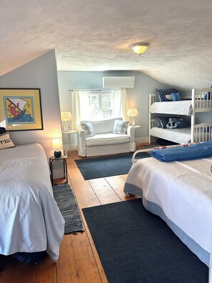 4 chambres, bureau, fer et planche à repasser, accès au Wi-Fi (inclus)
