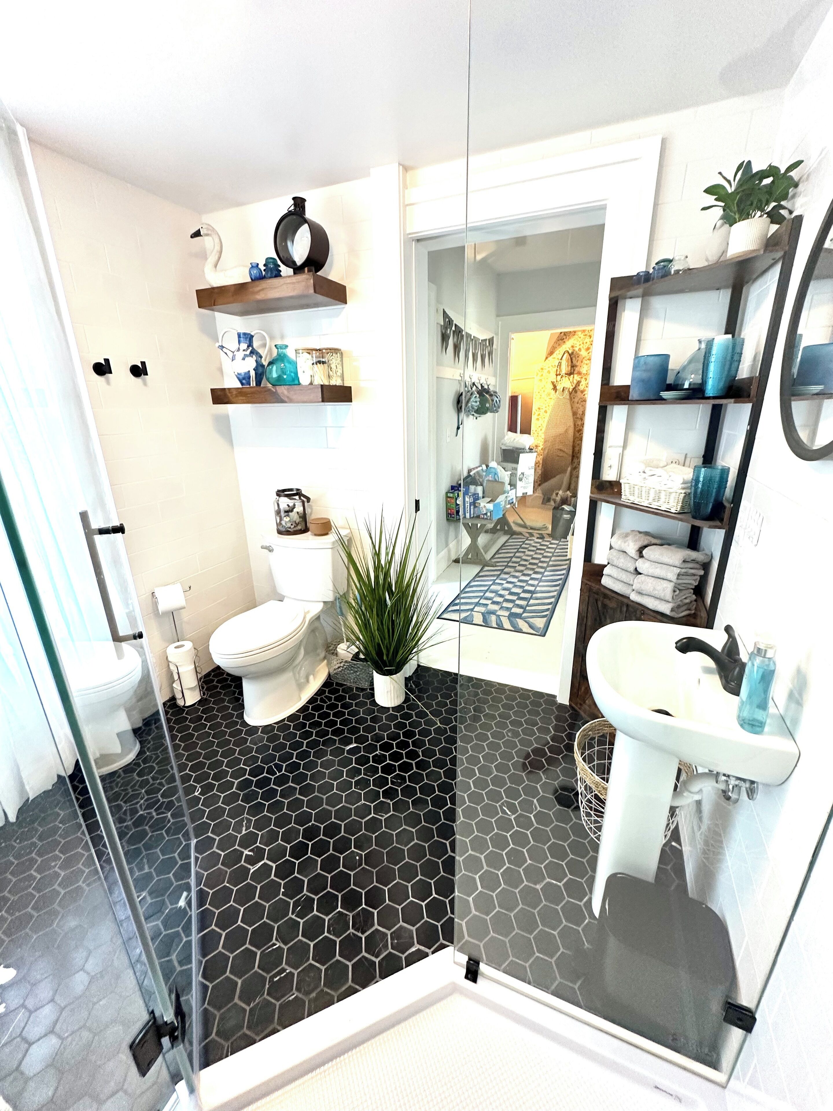 Combined shower/bathtub, hair dryer, towels, soap
