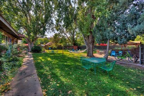 Outdoor dining - Desert Gardens #1 (Moab)