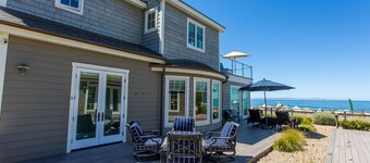 Beach front Sea Loft in Santa Barbara.  Weekly discounts.  Best beach sunsets!