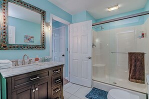 Combined shower/bathtub, hair dryer, towels, soap