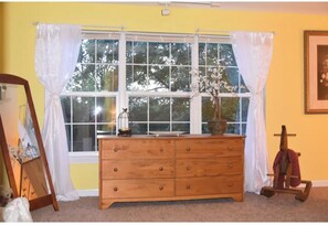 4 bedrooms, desk, iron/ironing board, free WiFi