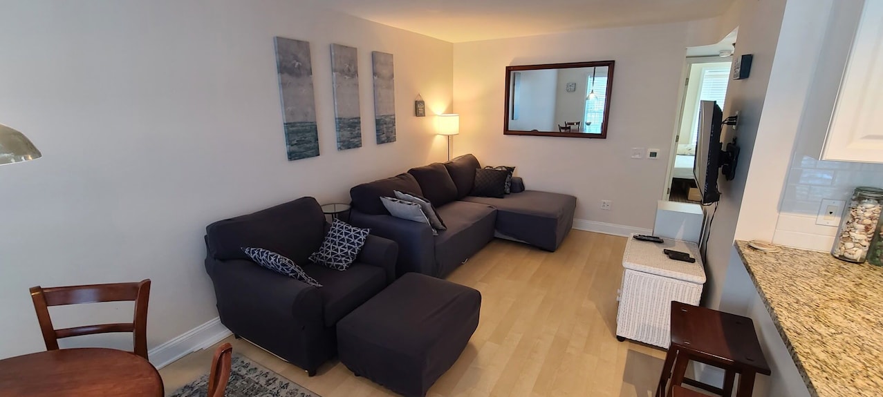 Cape May Condo Getaway W/ Rooftop Deck, Onsite Parking, 1/2 Block To The Beach - Cape May, NJ