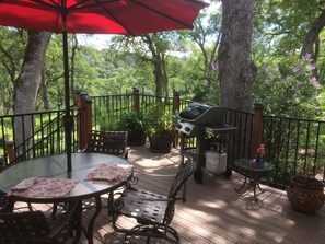 Outdoor dining - Best Location for Shenandoah Valley & Historic Towns (Plymouth)