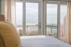 4 habitaciones, tabla de planchar con plancha, internet y ropa de cama