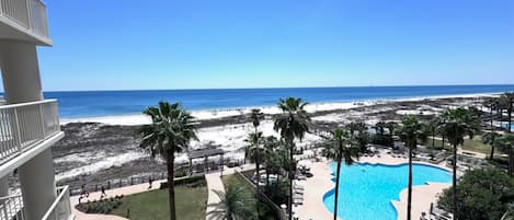 Una piscina cubierta, una piscina climatizada