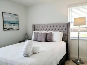 3 slaapkamers, een strijkplank/strijkijzer, reisbedje, gratis wifi