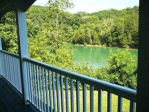 Property grounds - LAKEFRONT HOUSE SLEEPS 30 - BOAT DOCK, THEATER ROOM, HOT TUB, GAMES ROOM & MORE (Sevierville)