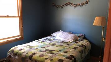 2 slaapkamers, een strijkplank/strijkijzer, gratis wifi, beddengoed