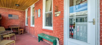  Lincoln Quarters, 2nd floor,  Only 2 blocks to the center of town.