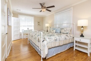 3 habitaciones, tabla de planchar con plancha, wifi y ropa de cama 