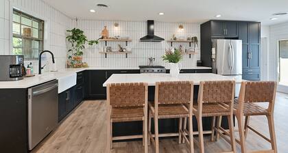 Puhdas ja rauhallinen tila, jolla voit järjestää kokoontumistasi hyvin.