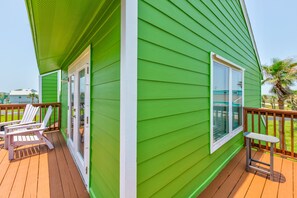 Terrace/patio - BEACH ACCESS! Lost Colony Villas Beach home with multiple relaxing outdoor deck (Port Aransas)