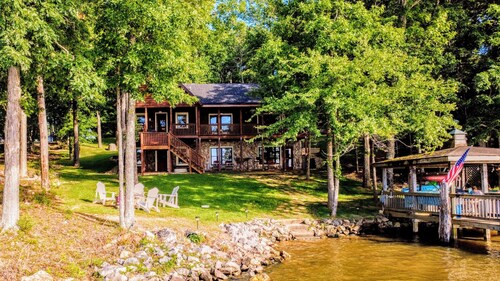 Waterfront Cozy Log Cabin Lake House - The Sunset Cabin