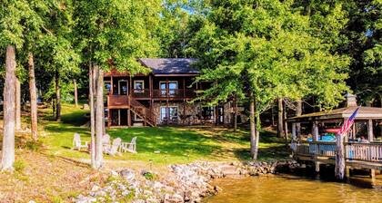 Waterfront Cozy Log Cabin Lake House - The Sunset Cabin