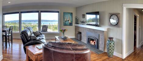 Smart TV, fireplace, DVD player, stereo