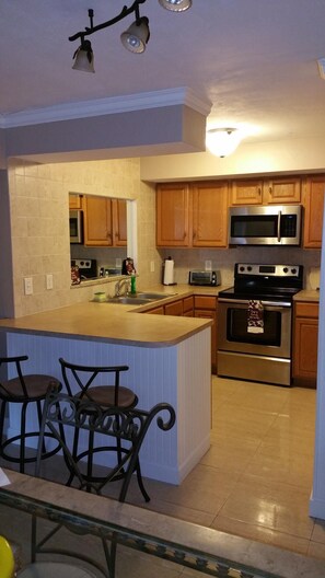 Micro-ondes, cafetière/bouilloire