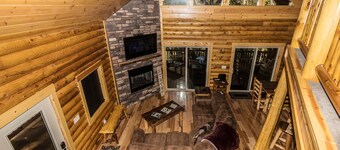Hill of a View Cabin ~ Hocking Hills ~ Wifi ~ Hot Tub ~ Firepit ~ Kitchen