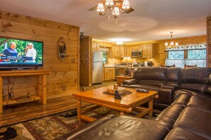 TV, fireplace, video games, DVD player - Beautiful, 2 CreeksMeet, SuperFast Free WiFi, NFL Sunday, Arcade, Fishing&2Pools (Sevierville)