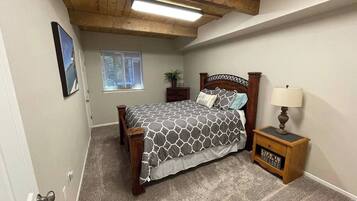 3 slaapkamers, een strijkplank/strijkijzer, gratis wifi, beddengoed