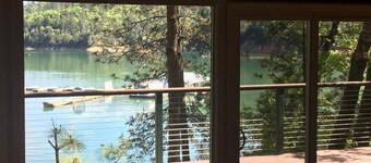 Lakefront - "Best house at Shasta Lake!" - Hot Tub - Shasta Lakeshore Retreat #1