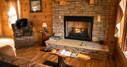 Honeymoon/couples Retreat - Private Custom Built Log Cabin - Wi-fi