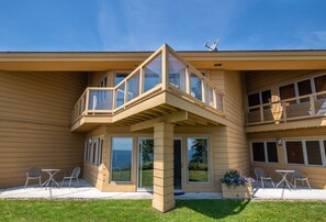 Exterior - One bedroom condo with panoramic views of Lake Superior. (Grand Marais)
