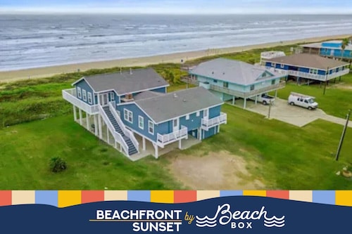 Beachfront Classic with Panoramic Ocean Views
