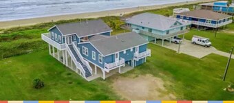 Beachfront Classic with Panoramic Ocean Views