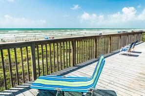 Property grounds - Beachfront Classic with Panoramic Ocean Views (Galveston)
