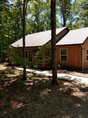 Exterior - Rustic Cabin with modern amenities and 1 acre stocked Fishing Lake ! (Winchester)