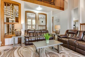 Interior - ***Luxury Mountainside Retreat*** (Sandy)