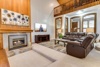 ***Luxury Mountainside Retreat***