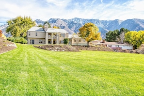 Exterior - ***Luxury Mountainside Retreat*** (Sandy)