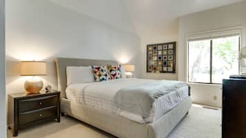 6 bedrooms, desk, iron/ironing board, travel cot