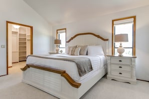 6 bedrooms, desk, iron/ironing board, travel crib