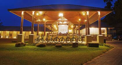 Simpson's Forest Hotel