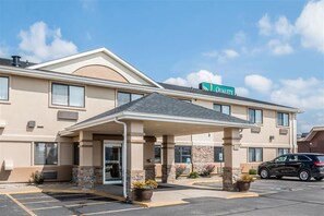 Exterior - Quality inn (Coralville)