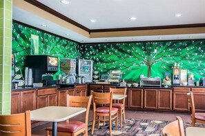 Dining - Quality inn (Coralville)