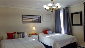 Desk, blackout curtains, iron/ironing board, rollaway beds - Riverview Apartments 15 mins to NYC (Jersey City)