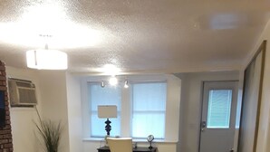 Flat-screen TV - Riverview Apartments 15 mins to NYC (Jersey City)
