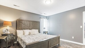 2 bedrooms, iron/ironing board, WiFi (free), bed sheets