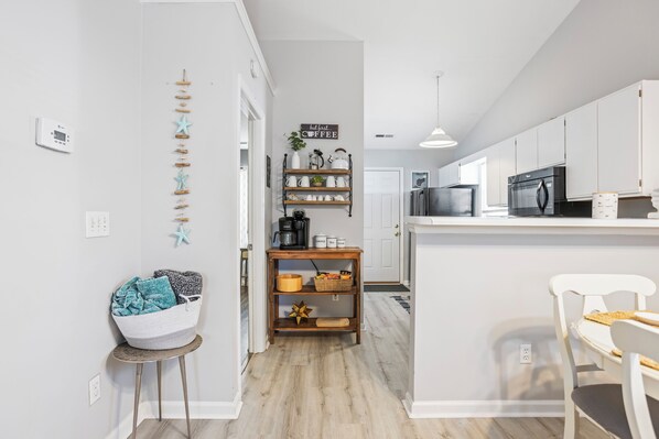 Fridge, microwave, oven, stovetop - A Real Southern Charm- Dog Friendly- less than 3 miles to Carolina Beach (Wilmington)