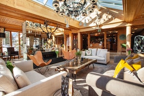 Bar lounge